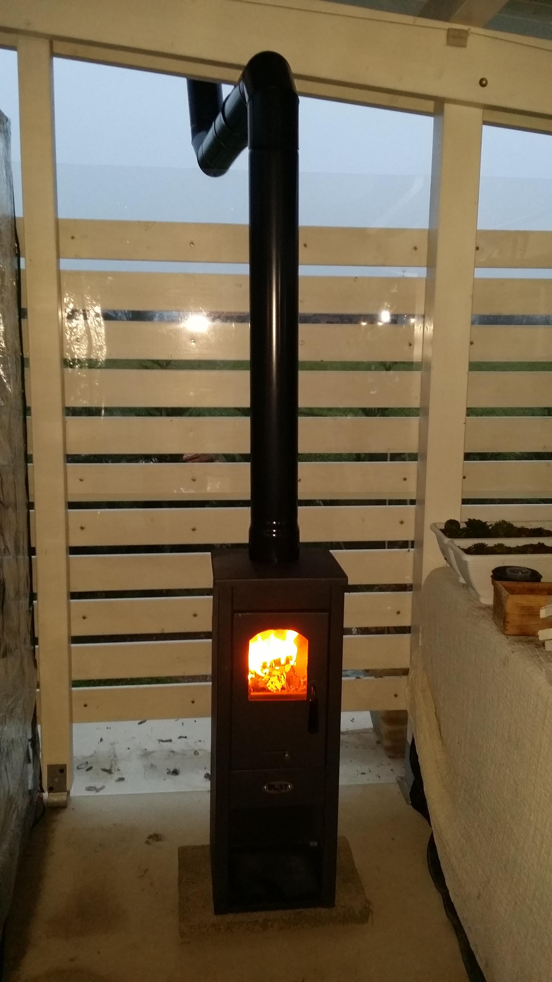 GrecoShop Long Hold Fire Black Lux stufa a legna 7 kW antracite