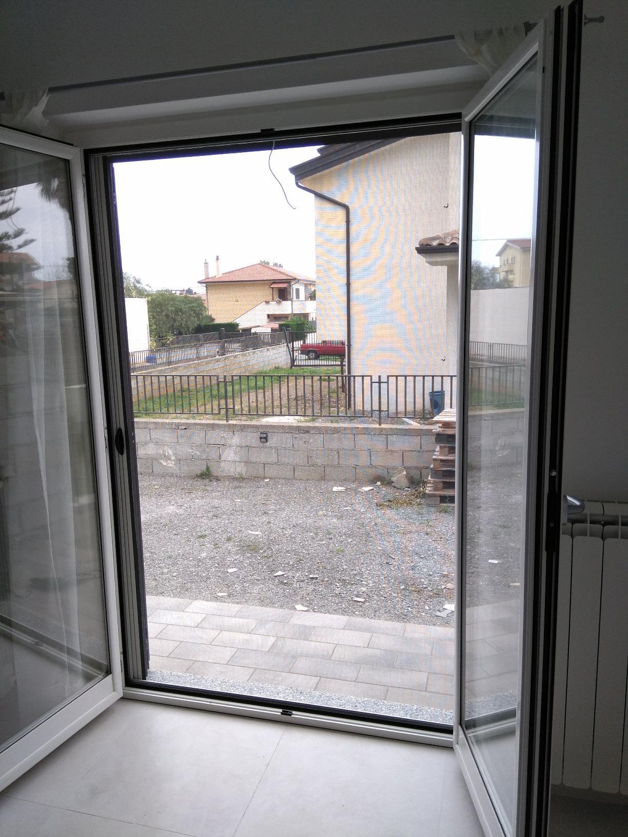 GrecoShop zanzariera a rullo 150x250 porta bianca alluminio