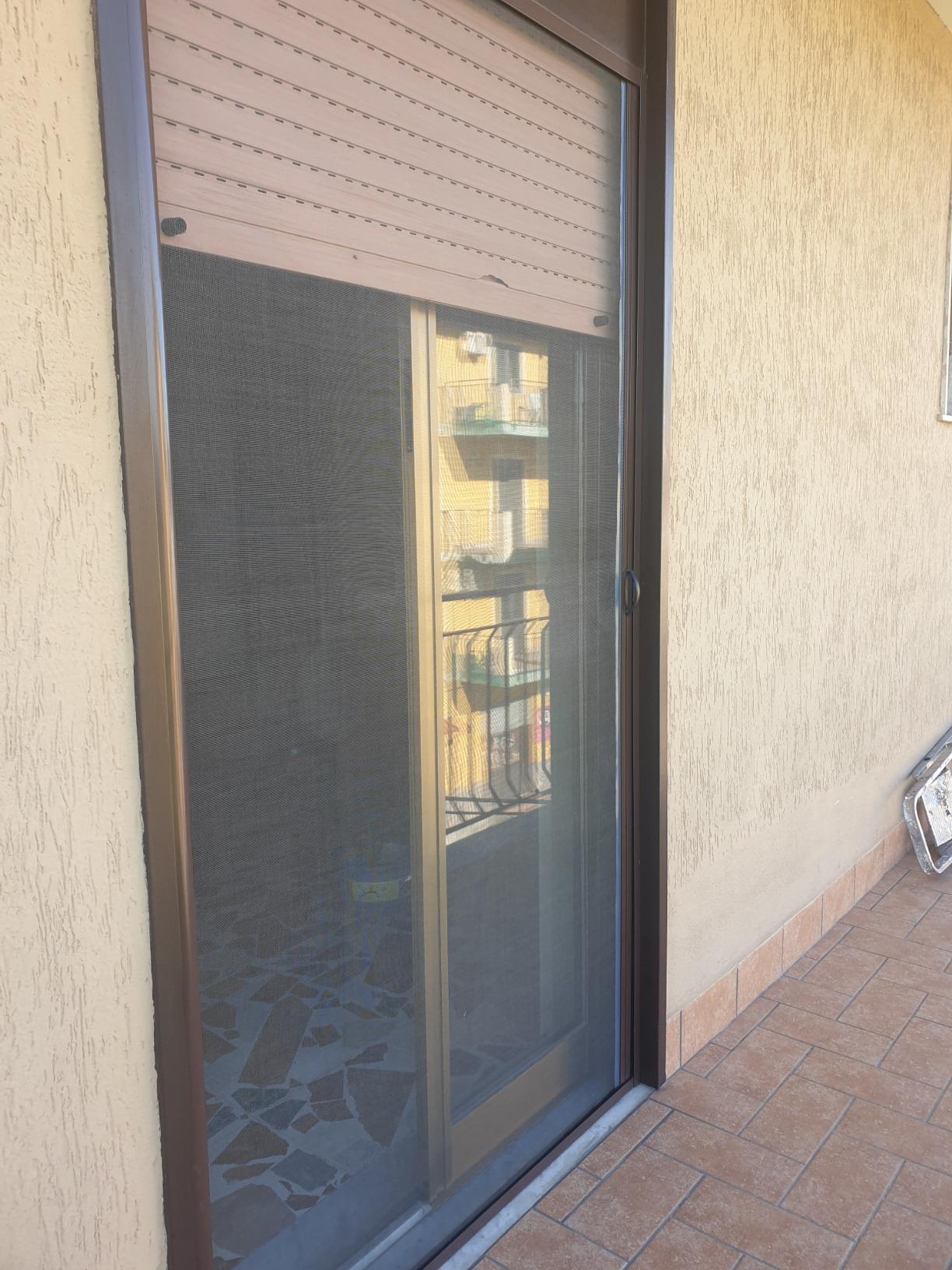 GrecoShop zanzariera a rullo 150x250 porta marrone alluminio