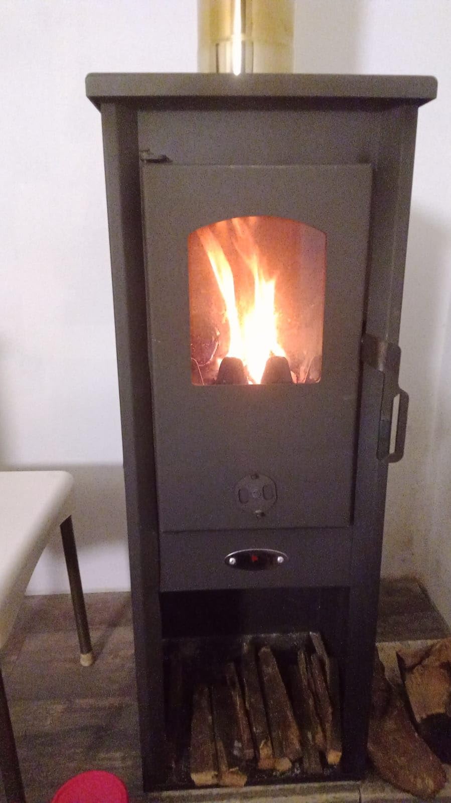 GrecoShop Long Hold Fire Black Lux stufa a legna 7 kW antracite